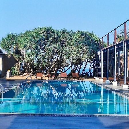 Saprin Beach Resort Uswetakeiyawa Kültér fotó