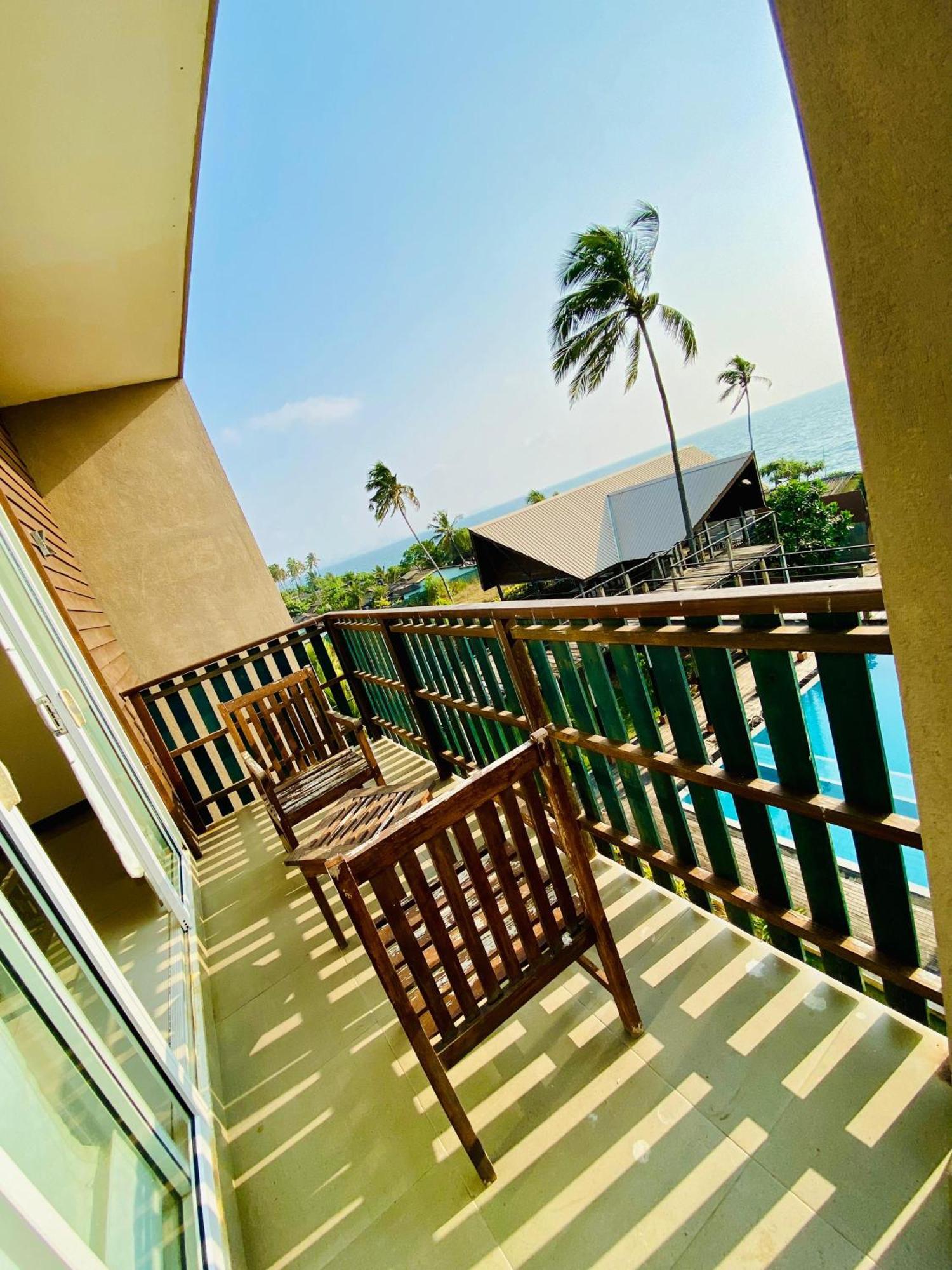 Saprin Beach Resort Uswetakeiyawa Kültér fotó