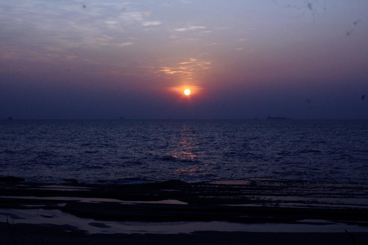 Saprin Beach Resort Uswetakeiyawa Kültér fotó