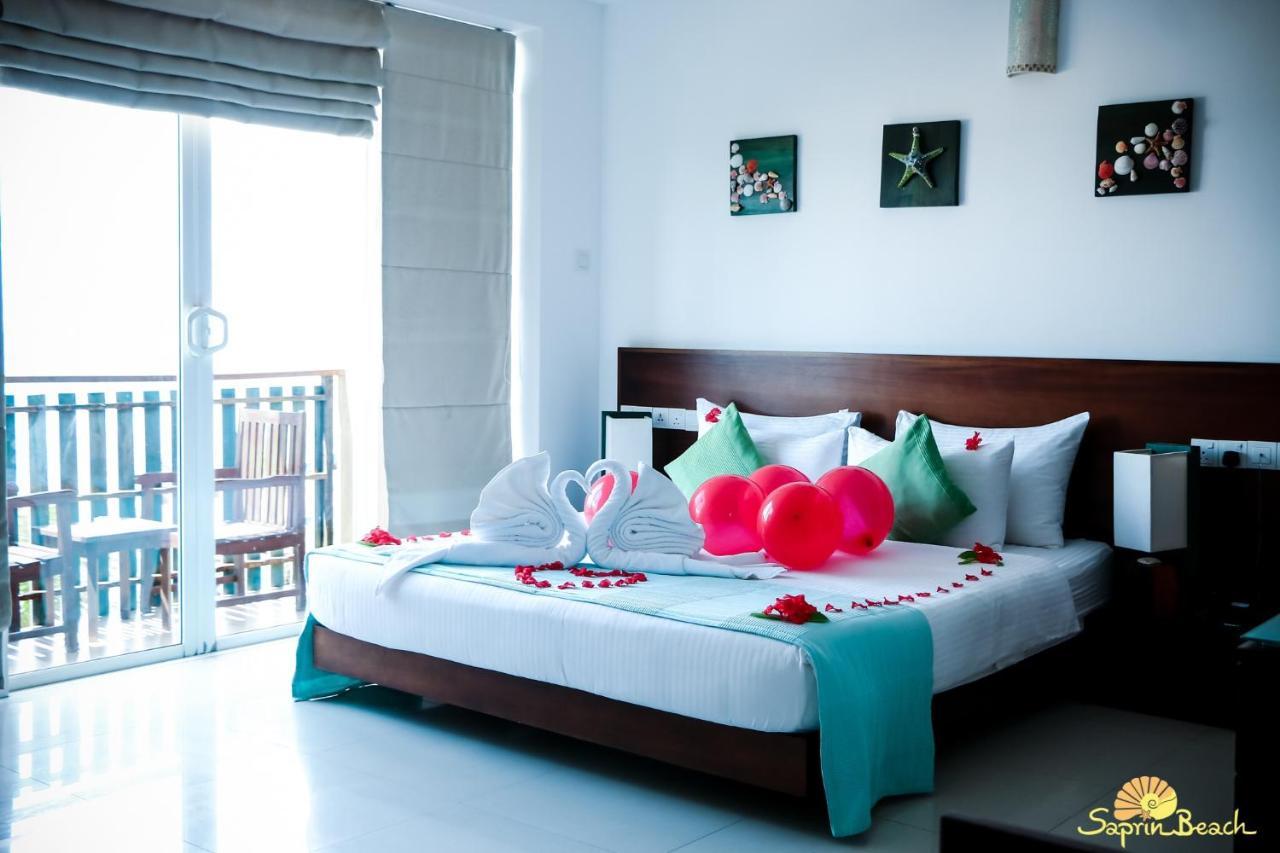 Saprin Beach Resort Uswetakeiyawa Kültér fotó