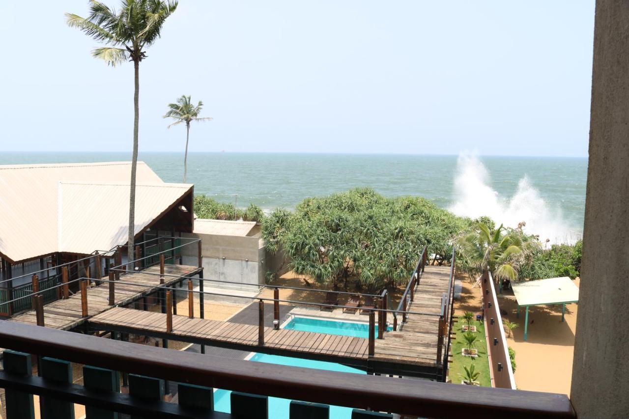 Saprin Beach Resort Uswetakeiyawa Kültér fotó