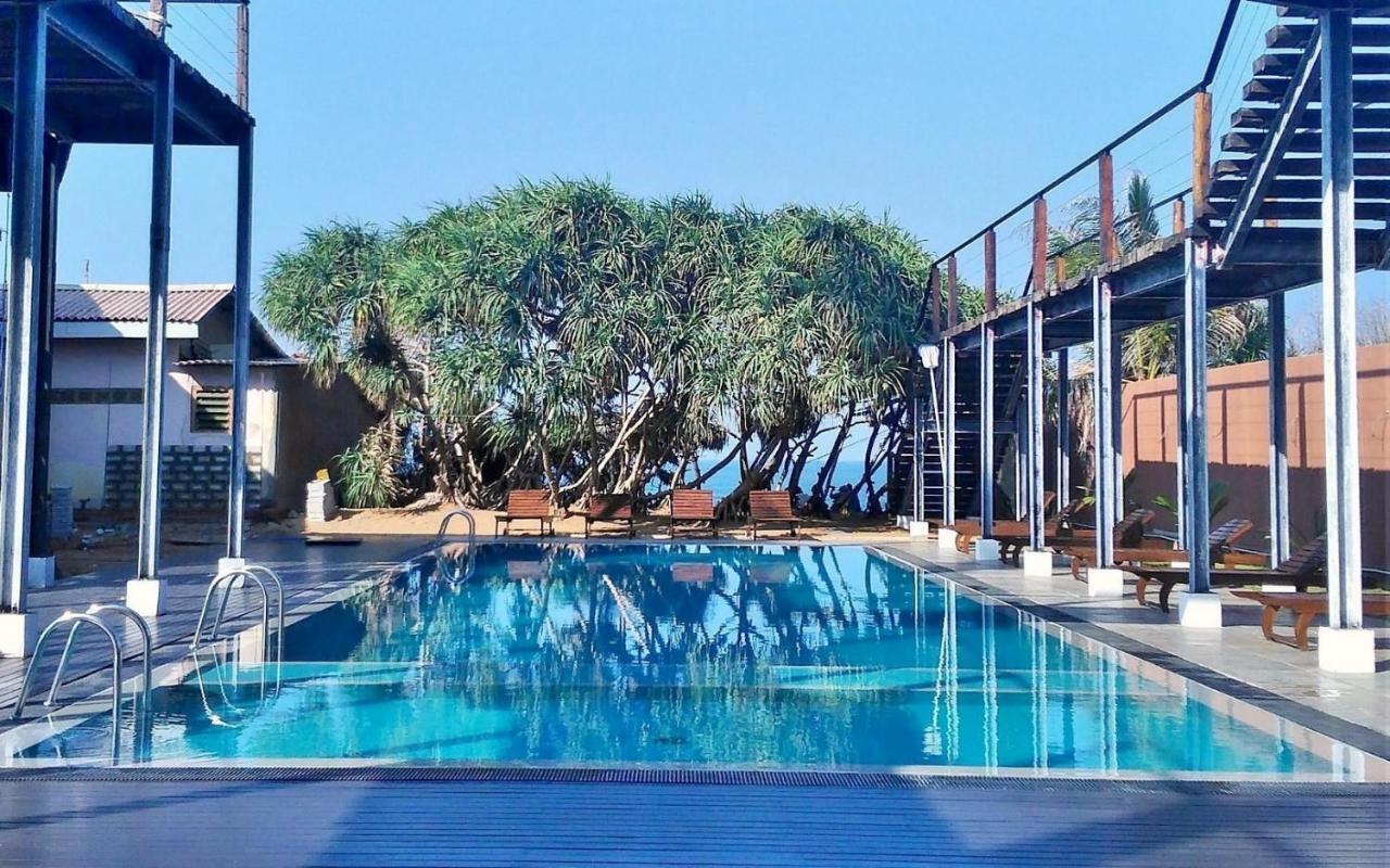 Saprin Beach Resort Uswetakeiyawa Kültér fotó
